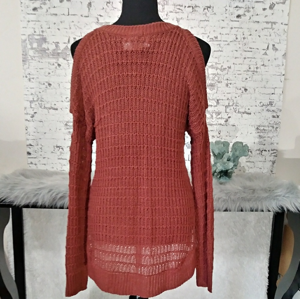 Cold shoulder sweater - Picture 3 of 3